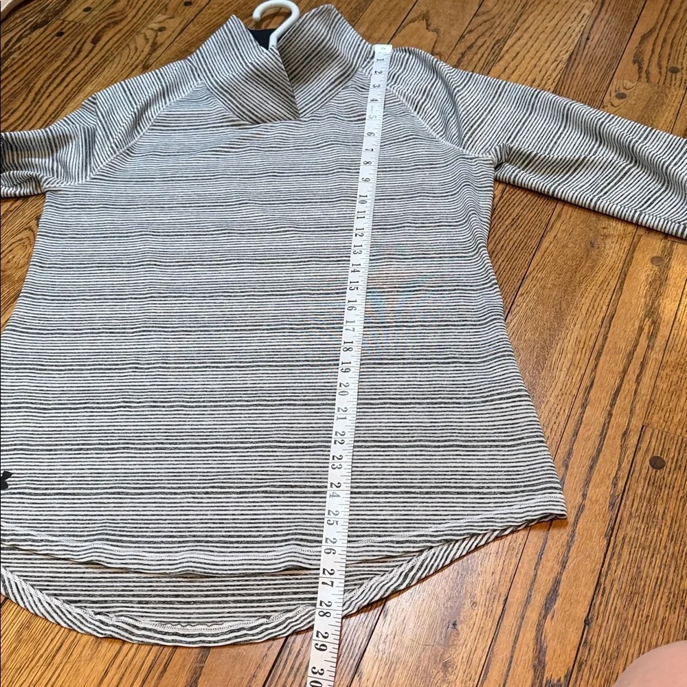UA Under Armour sz L black white stripe l/s top collar detail - 2 ways to wear - Picture 8 of 8